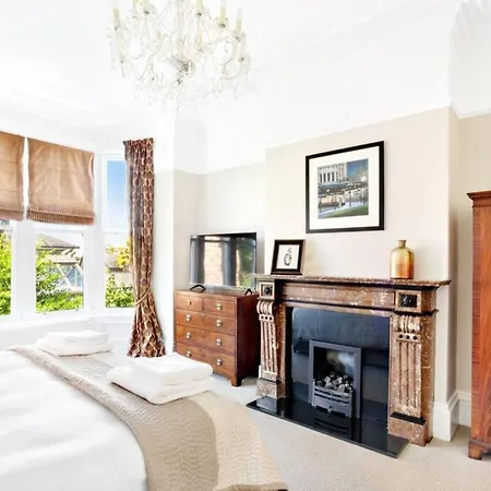 Townhouse With Parking Appartamento