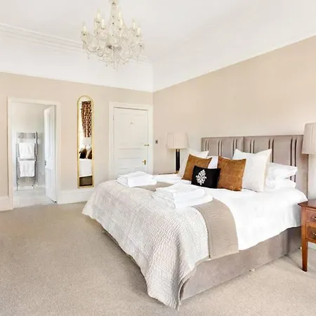 Townhouse With Parking Harrogate