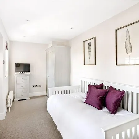 Townhouse With Parking