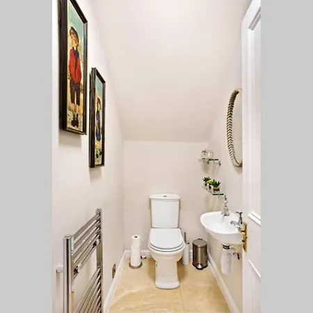 Townhouse With Parking